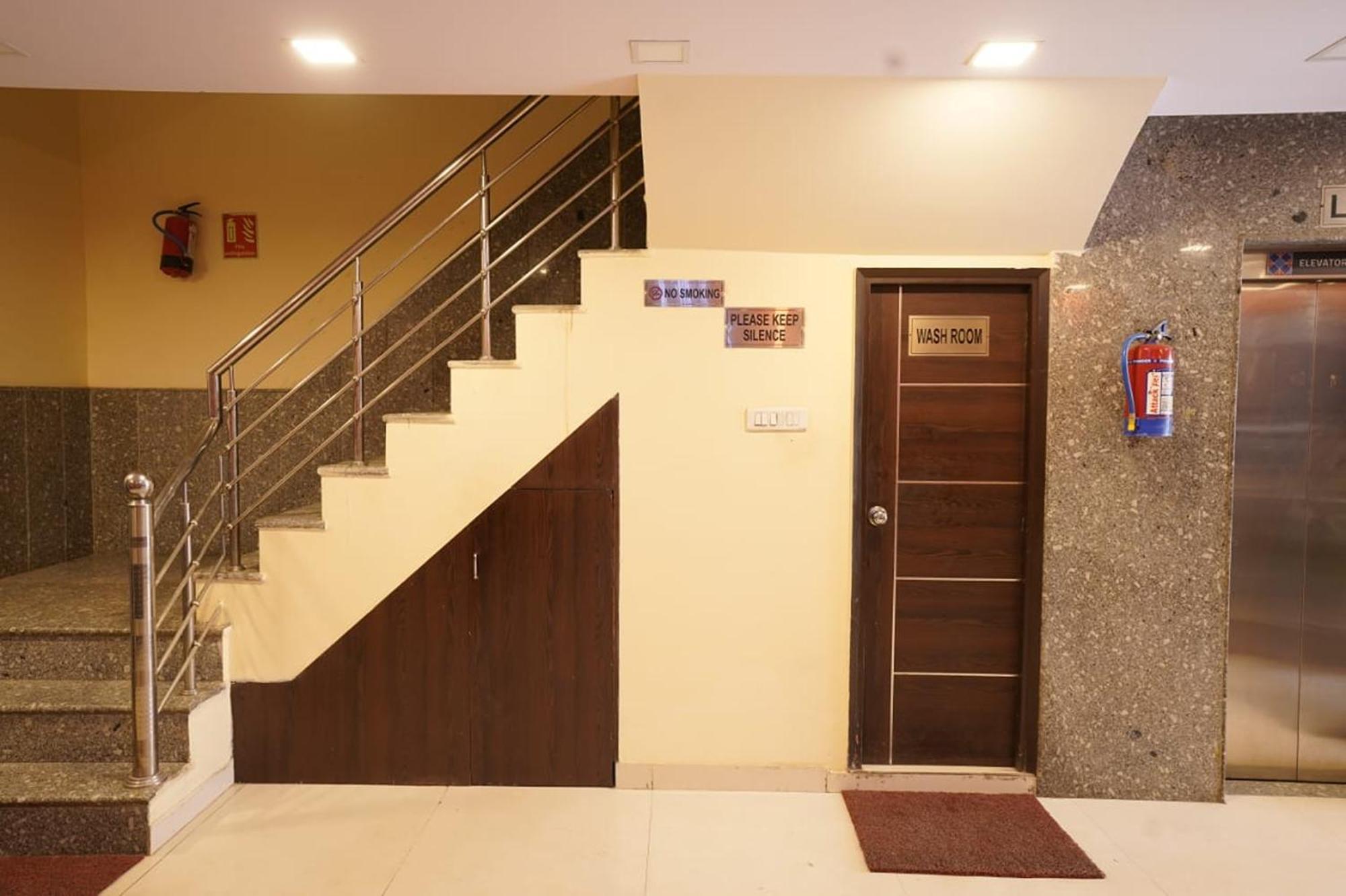 Hotel Tourist Palace New Delhi Buitenkant foto